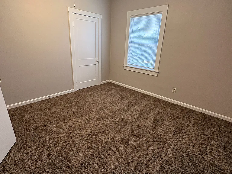 1033 E Mulberry St #B — Photo 23