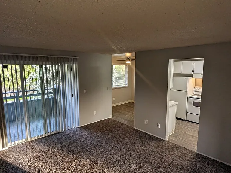 Stillwater Apartments — Photo 30