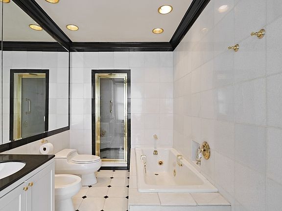 2nd image of 19 E 72nd St APT 5C