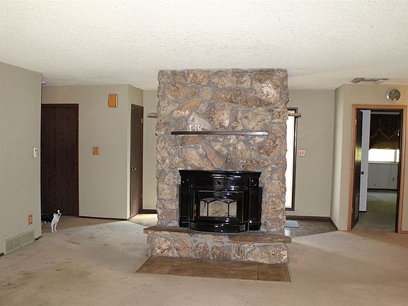 3rd image of 561 Peachwood Dr
