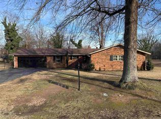 721 Homecrest Dr, Piggott, AR 72454