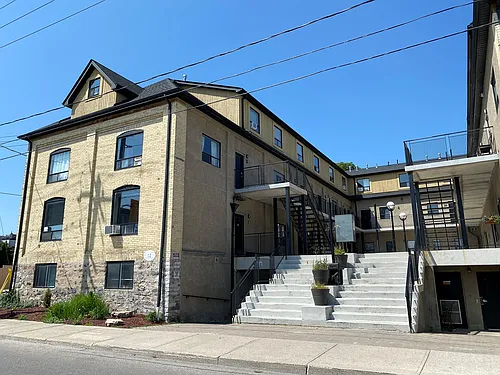 12 Bridgeport Rd E Photo 1