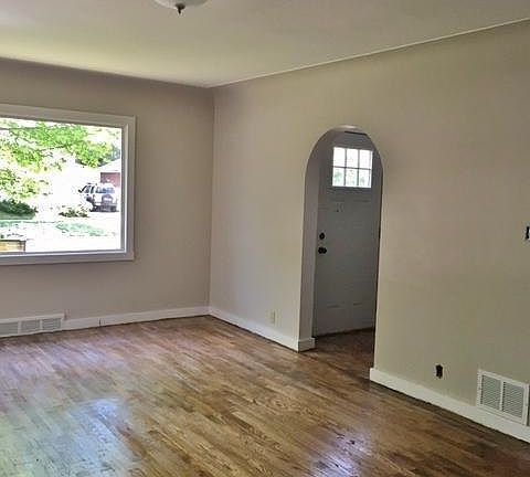 2nd image of 1024 Rose Ave