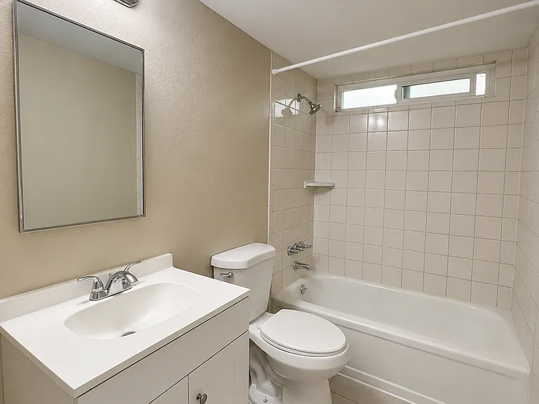 1107 L Street A-D — Photo 8