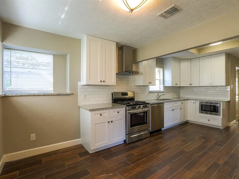 11402 Brook Meadows Ln — Photo 3