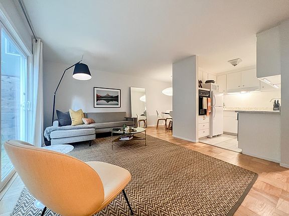 3rd image of 2121 Laguna St APT 7