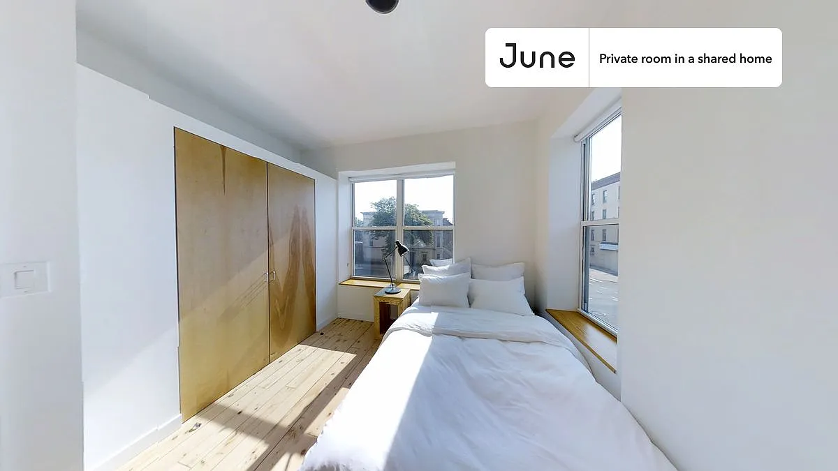 Queen bedroom in 4 bed/2 bath home in Prospect Lefferts Gardens #1840 D — Photo 1