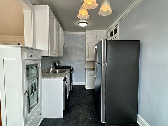 2nd image of 2402-10 W Lunt Ave #7000-06