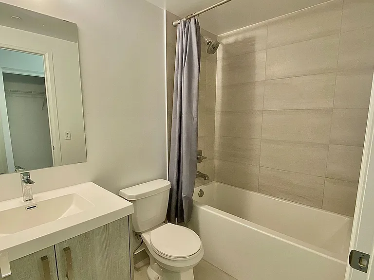77 Mutual St #404 — Photo 11
