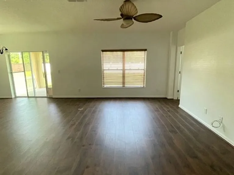 4738 Rockvale Dr — Photo 4
