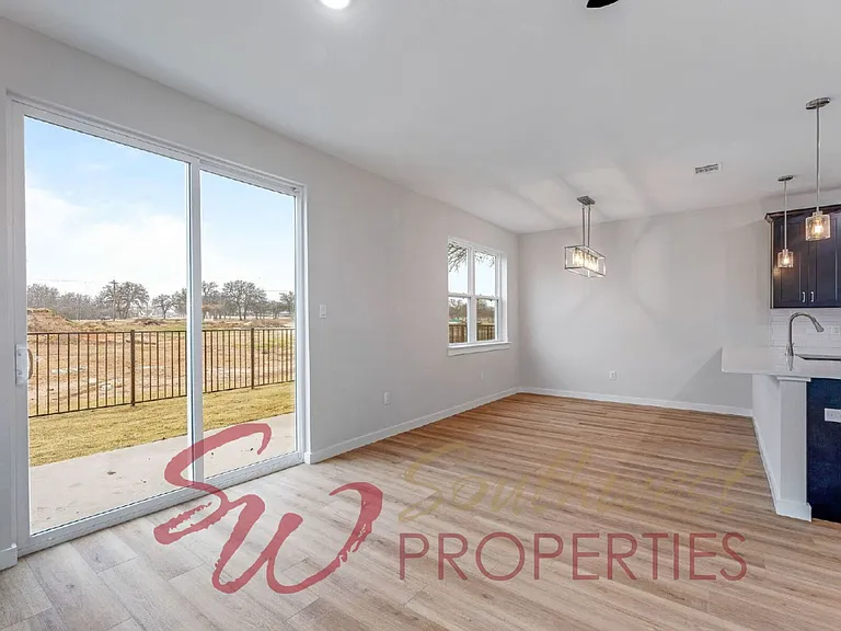 545 Galt Dr — Photo 5