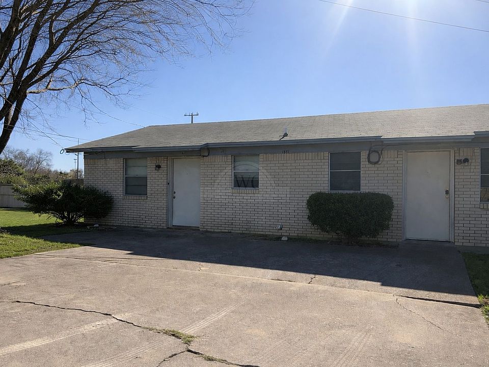 1st image of 110 E Avenue F #Hhnrjsqpk