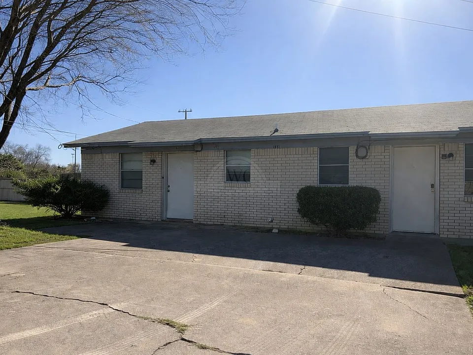 110 E Avenue F