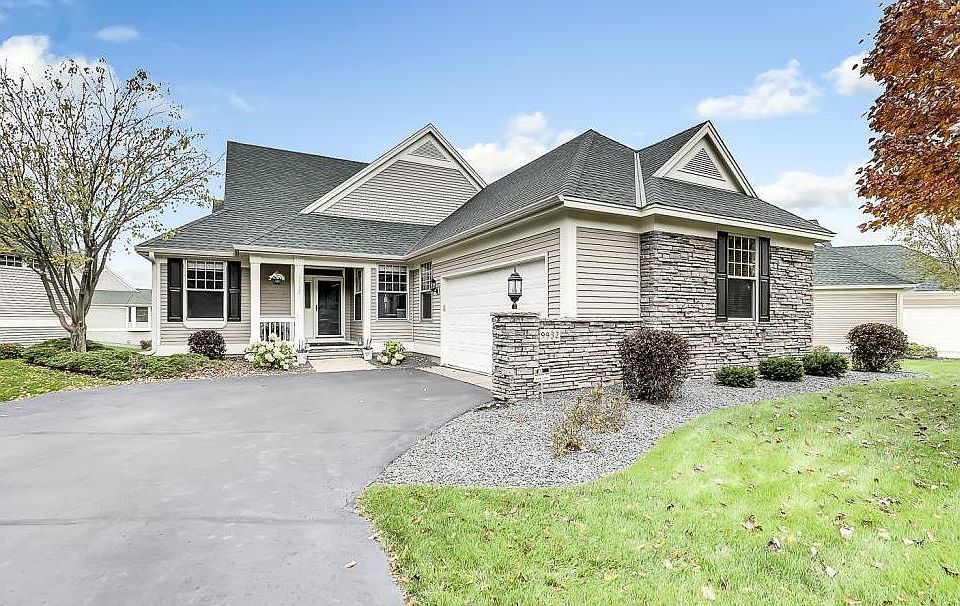 1st image of 9932 Wellington Ln