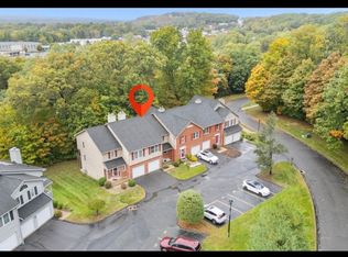 98 Crown Rdg, Newington, CT 06111