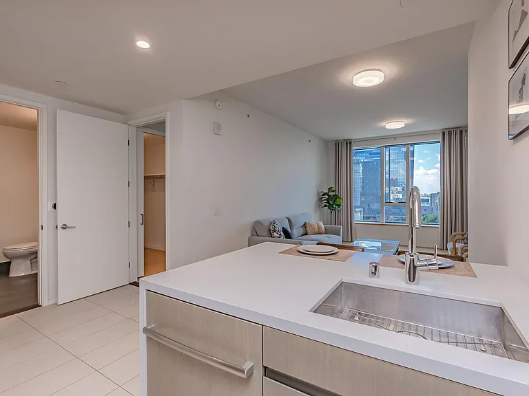 889 Francisco St #802 — Photo 14