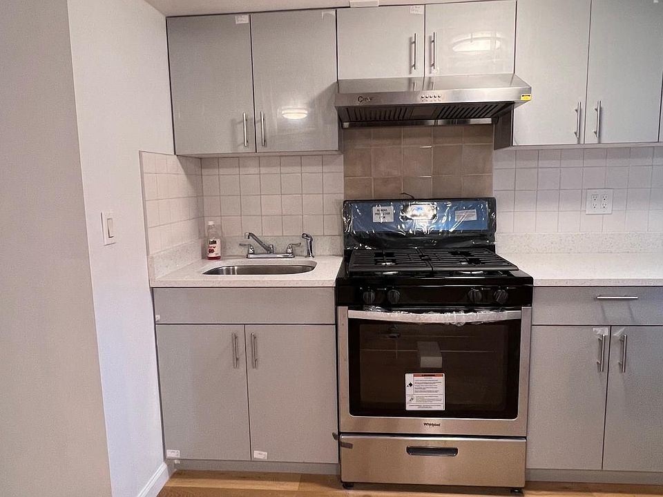 2nd image of 19-08 Clintonville St #1