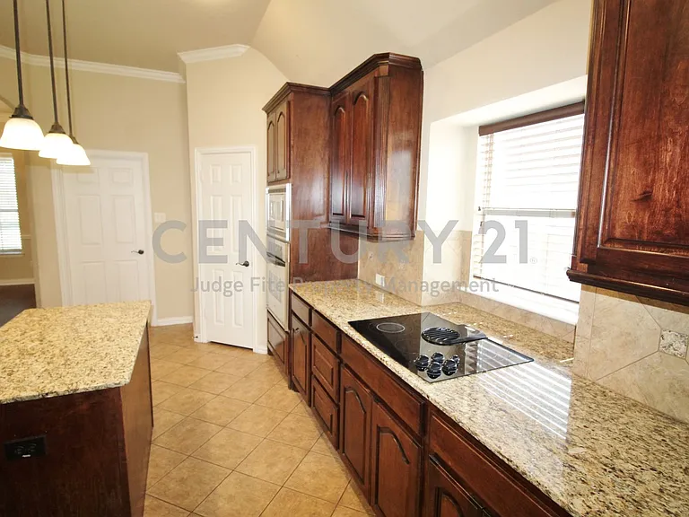 2610 Tall Meadows Dr — Photo 7