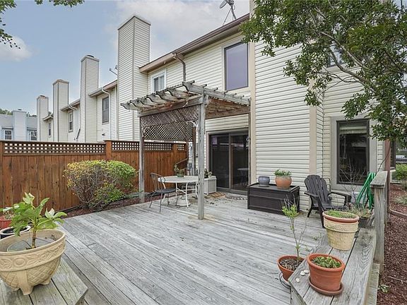 4th image of 601 Sheafe Ct