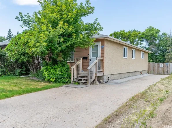 1502 Grosvenor STREET, Regina, SK S4N 4C6