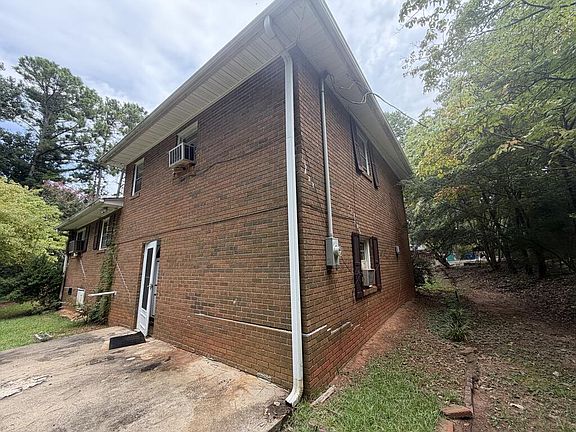 5th image of 307 Bethune St N