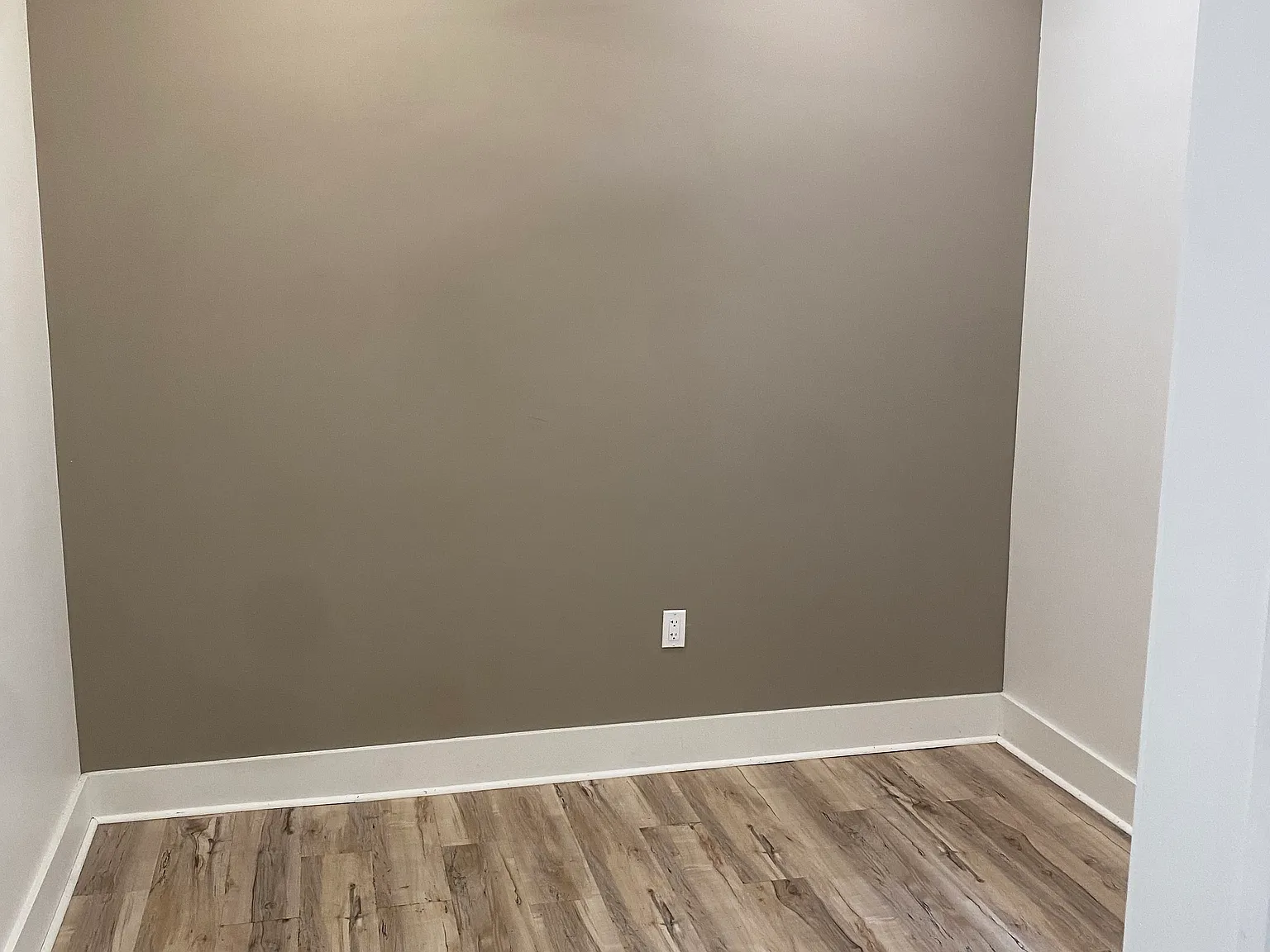 11 e walnut st apts — Photo 3