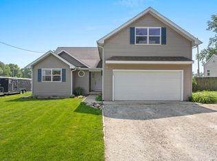 504 S 5th St, Fisher, IL
