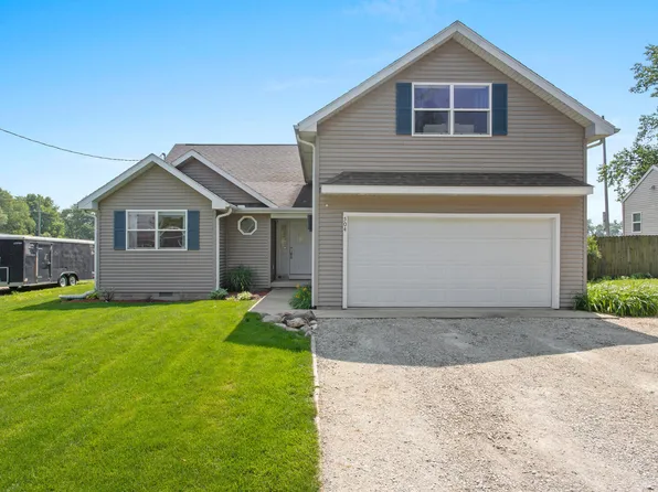 504 S 5th St, Fisher, IL 61843