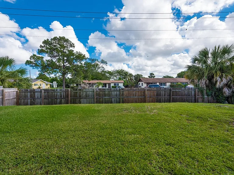 4743 Myla Ln — Photo 21