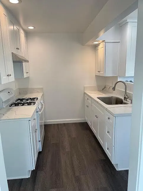 2 bed, 950 sqft, $2,495 — Photo 2