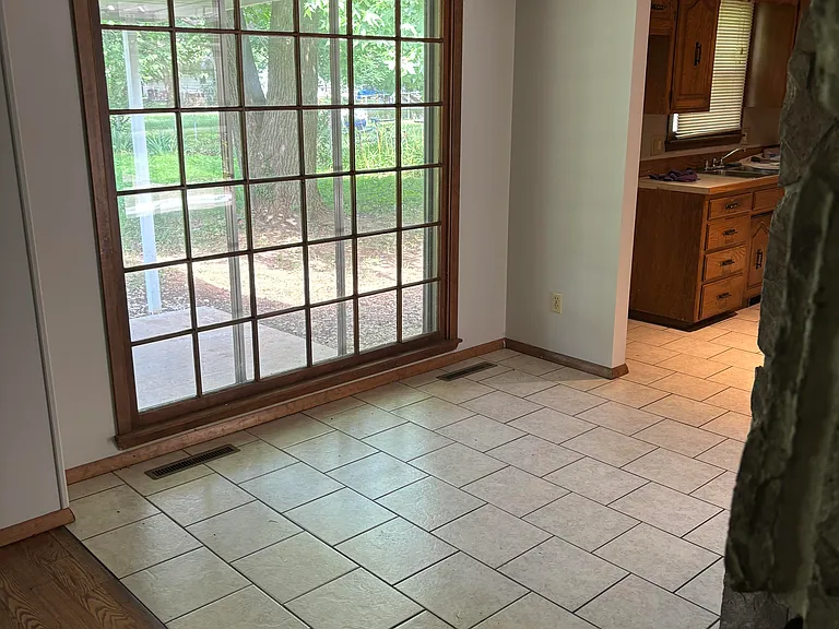 3325 S Danbury Ave — Photo 3