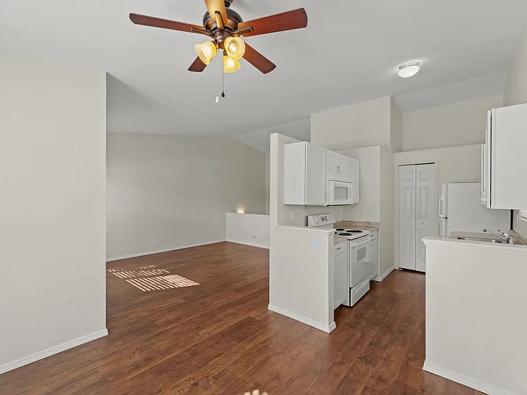 6082 Colony Cir — Photo 9