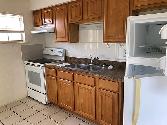 3rd image of 1411 Highland Dr