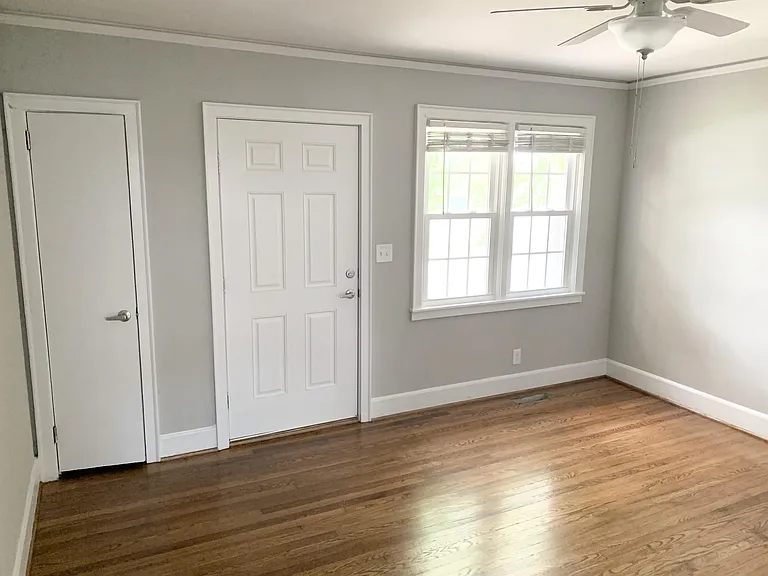 105 N Howell St #B — Photo 6