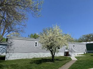 204 Edgewater Dr, Rockford, MN 55373