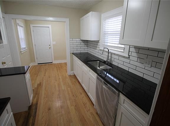 5th image of 3430 Monroe Ave