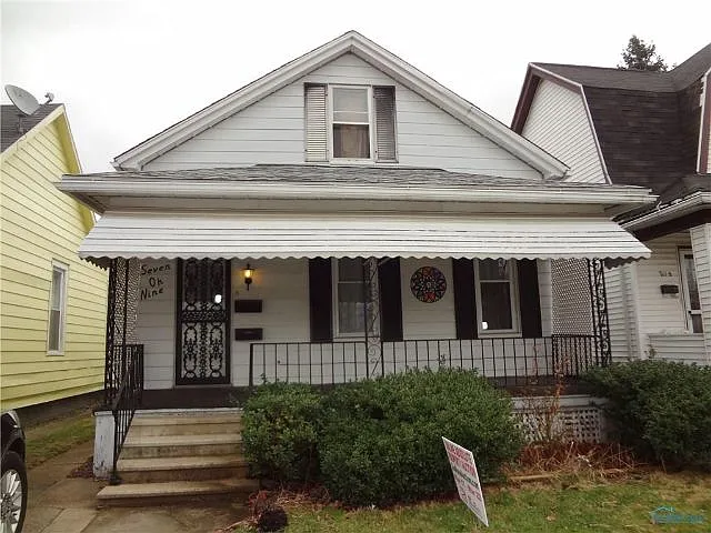 709 Thomas St photo 1