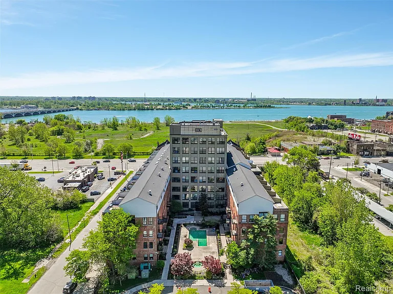 6533 E Jefferson Ave #413W — Photo 3