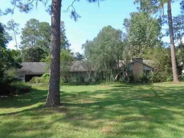 7 N Lakeshore Dr, Lakeland, GA 31635