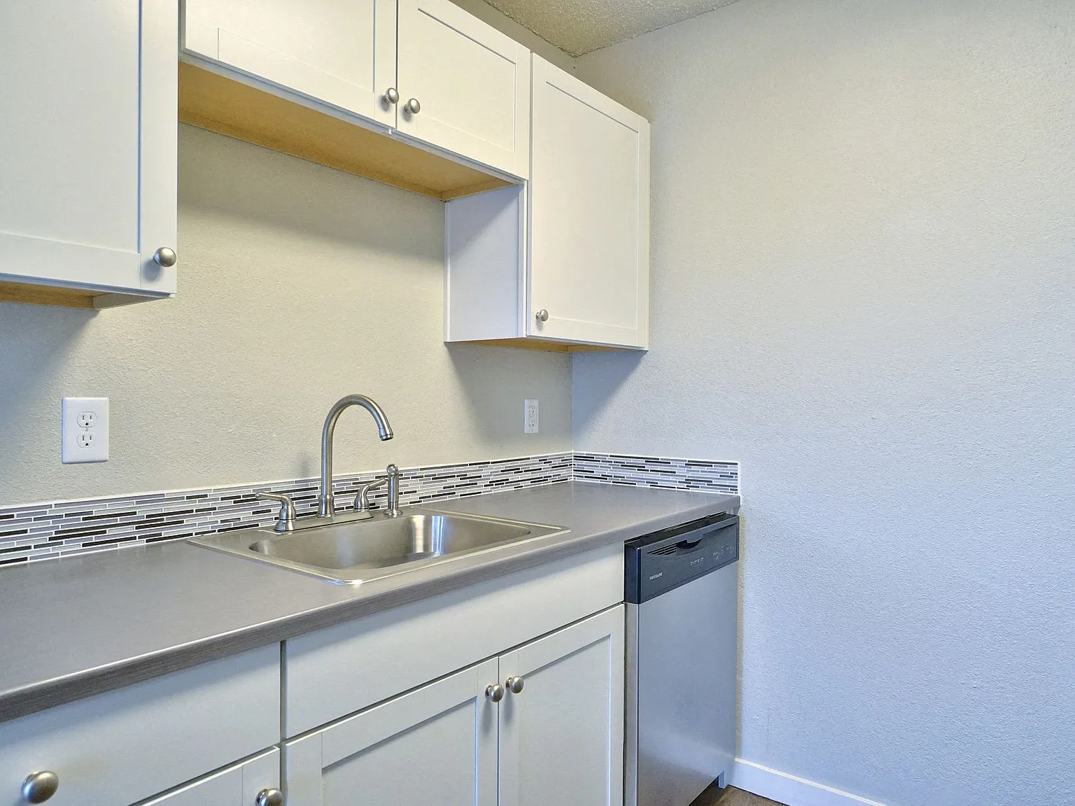 The Melrose Apartments — Photo 1