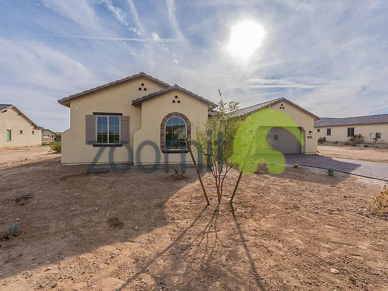 19407 W Seldon Ln — Photo 3