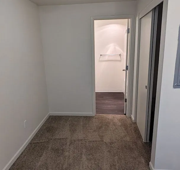 Royal Crest Townhomes — Photo 24