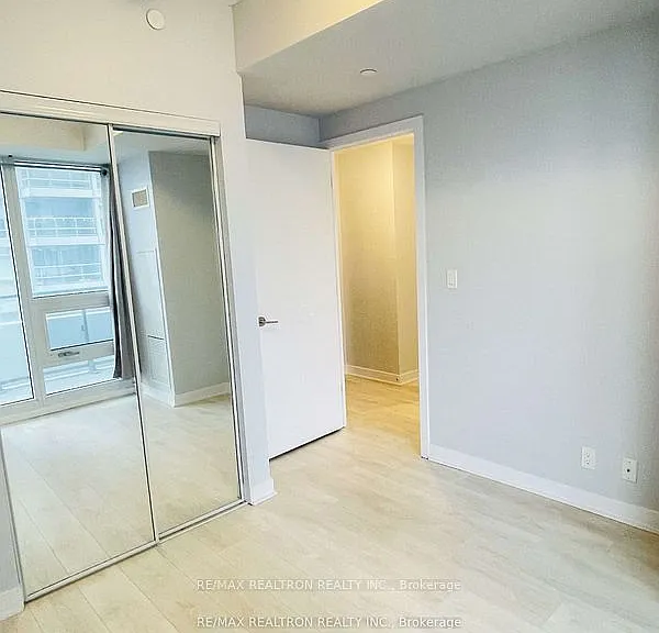 2221 Yonge St #1007 — Photo 5