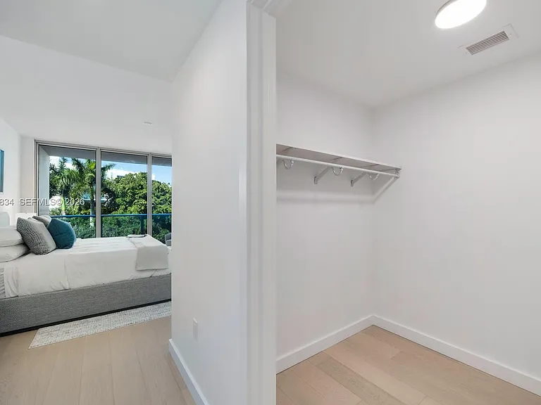 9221 E Bay Harbor Dr #412 — Photo 10