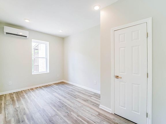 5th image of 38 Willowdale Ave Floor 2