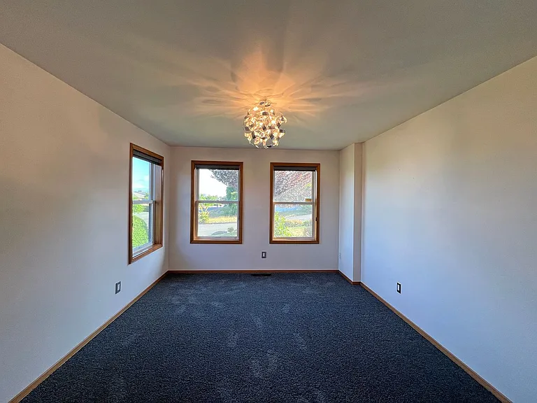 7512 Leif Ericson Dr — Photo 9