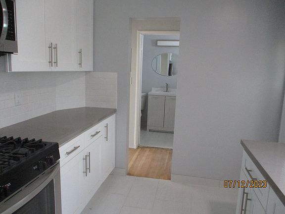 5th image of 440 W Stocker St APT C