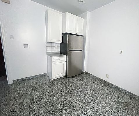 3rd image of 19-23 Ditmars Blvd #1A