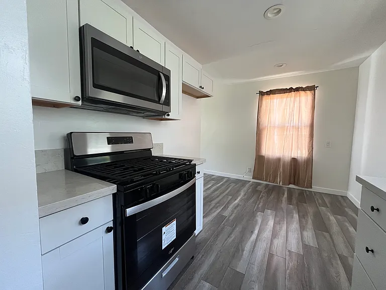 14 E Commonwealth Ave #B — Photo 4