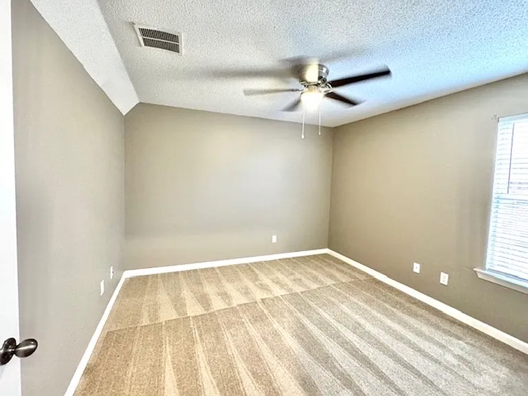10226 Sterling Ridge Dr — Photo 8